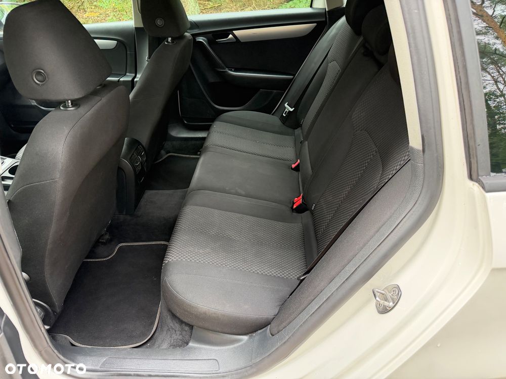 Volkswagen Passat 1.6 TDI Comfortline - 16