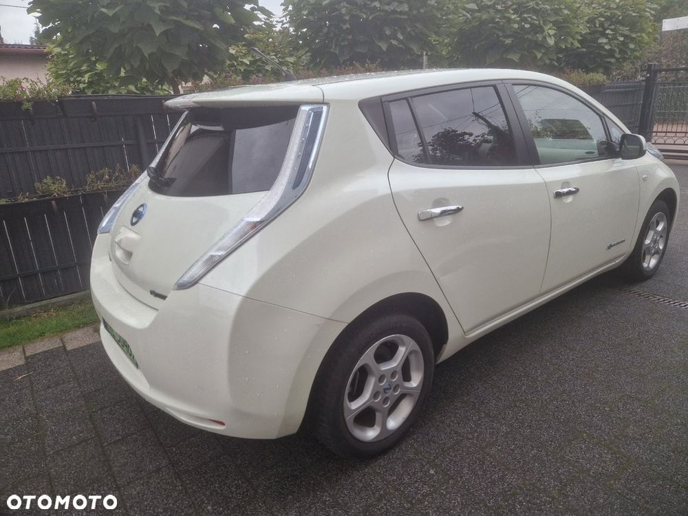 Nissan Leaf 24 kWh (mit Batterie) Visia + - 2