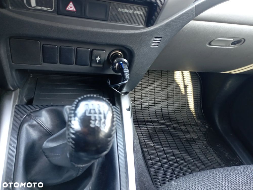 Mitsubishi L200 - 9