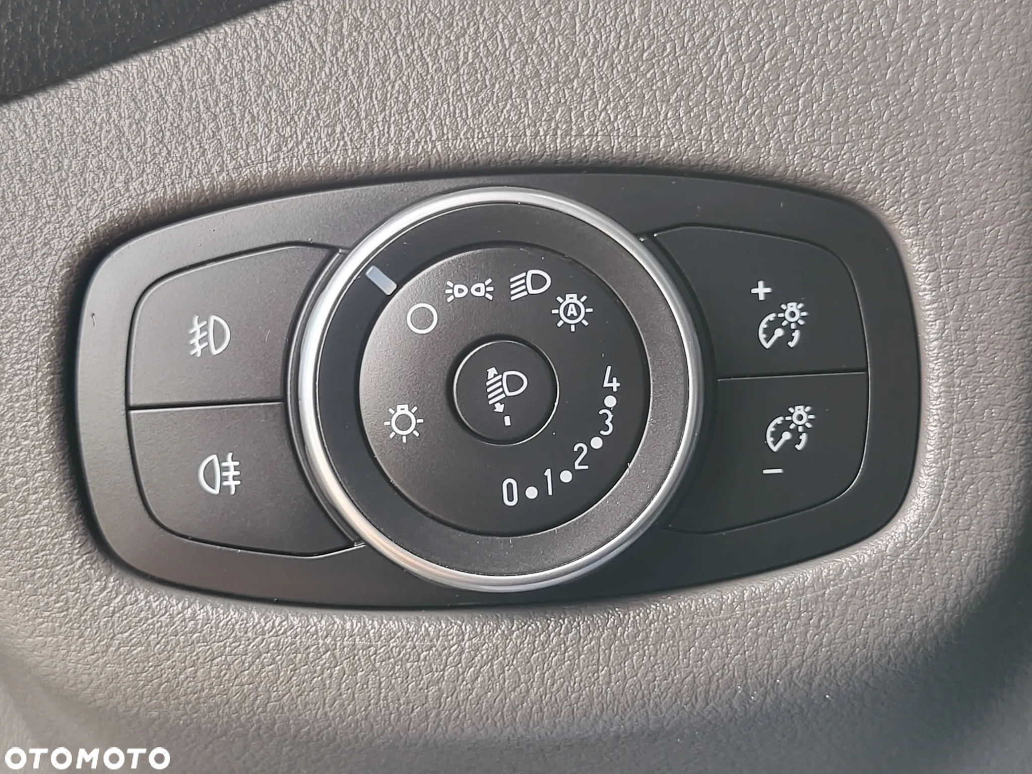 Ford Tourneo Connect Grand - 38