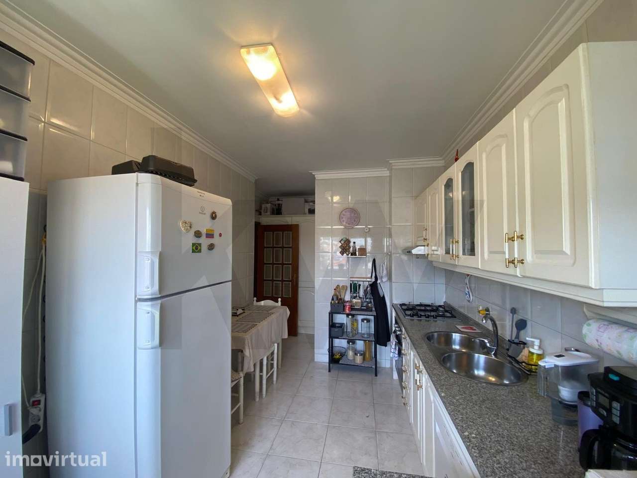 Apartamento T2 para arrendar com elevador, varandas e lugar de garagem - Grande imagem: 4/17