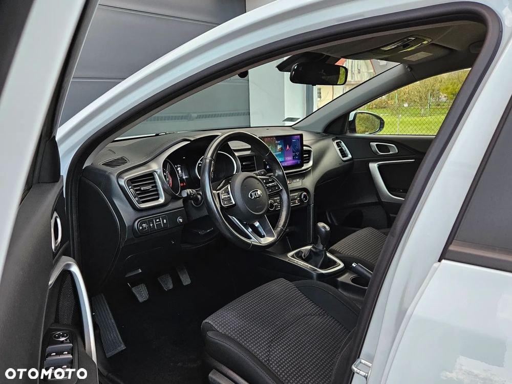 Kia Ceed - 10