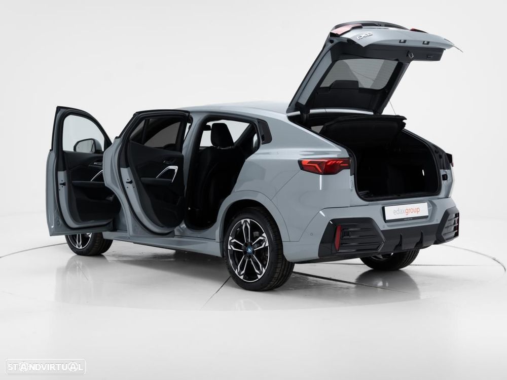 BMW iX2 eDrive20 Pack Desportivo M - 6