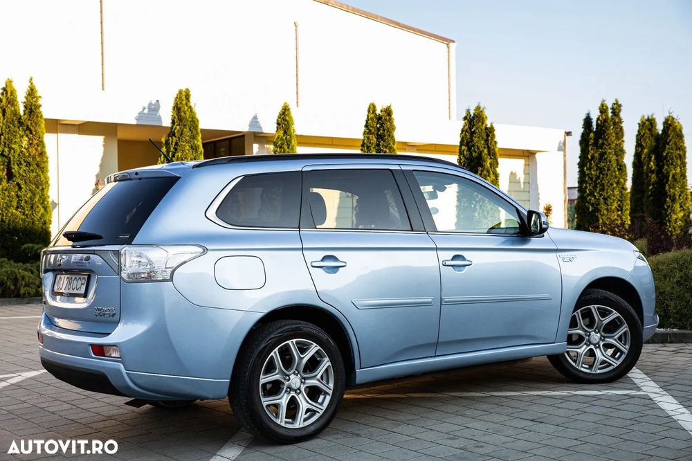 Mitsubishi Outlander - 7