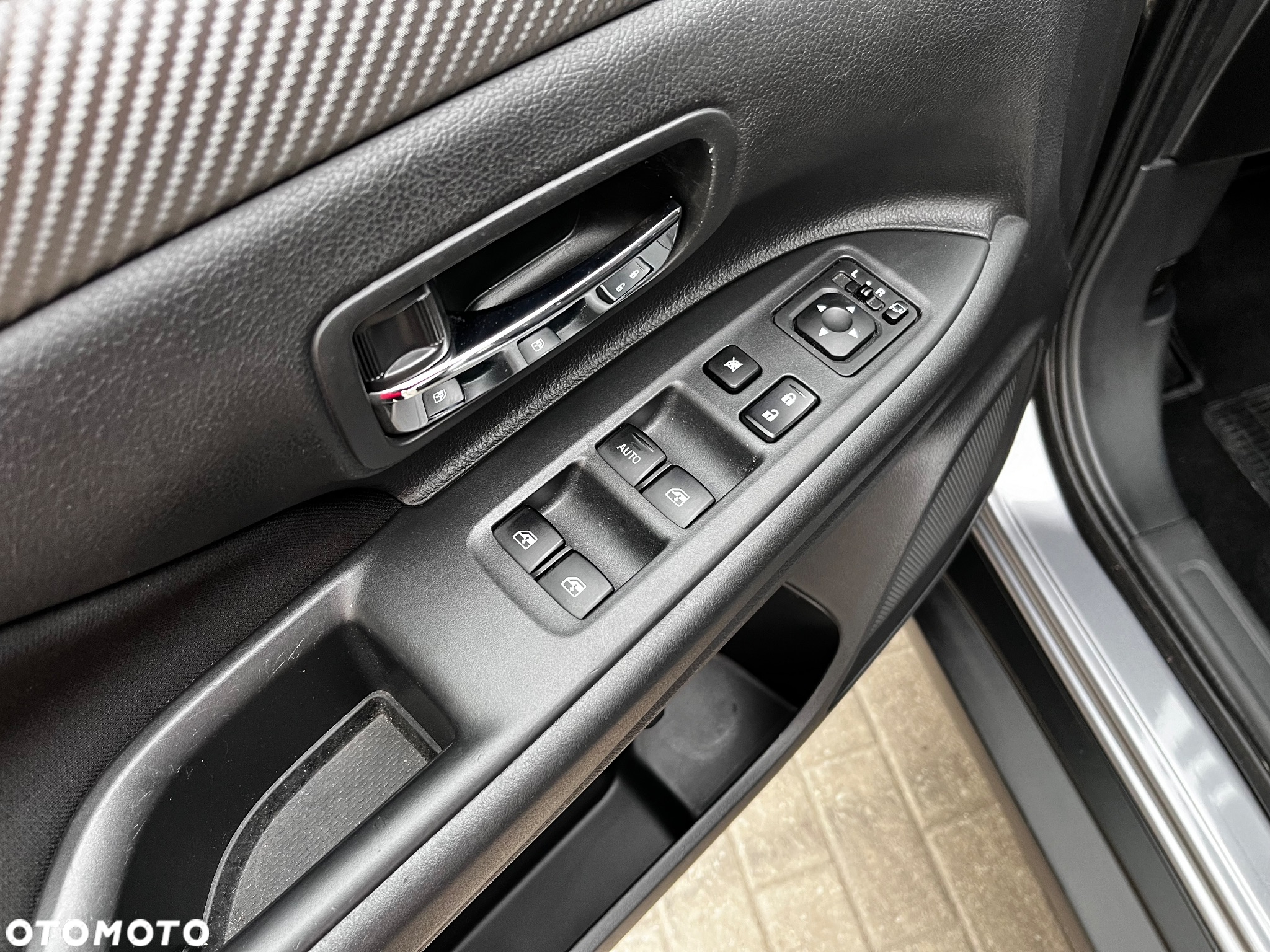 Mitsubishi Outlander 2.0 Intense 2WD CVT - 13