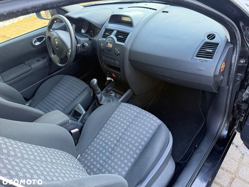 Renault Megane 1.6 Avantage - 11