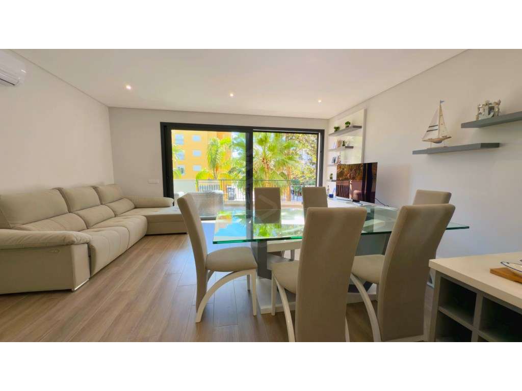 Apartamento T3 na Praia da Rocha, Portimão, com varanda e garagem - Grande imagem: 2/46