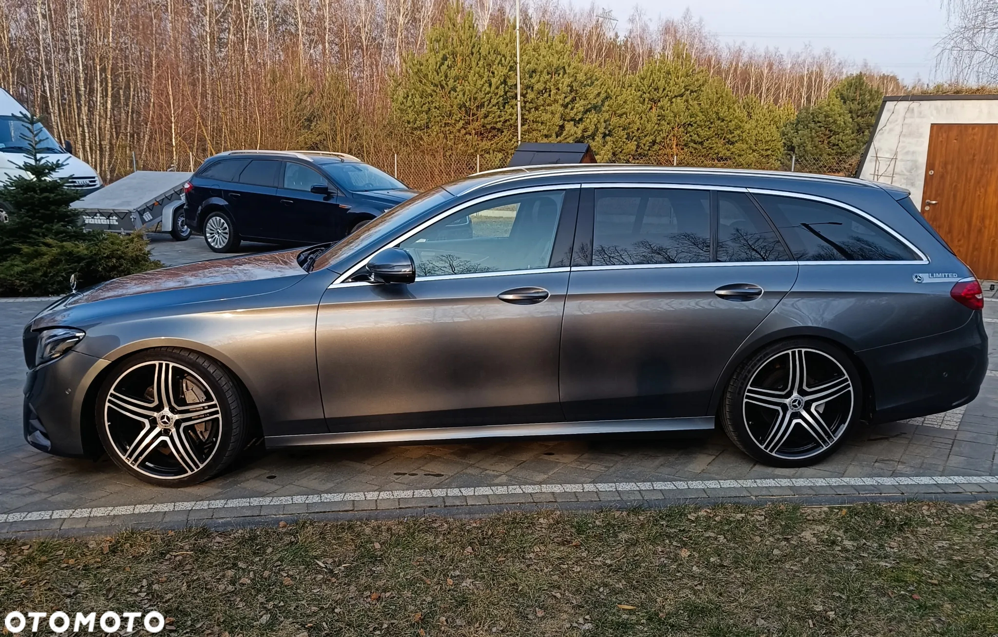 Mercedes-Benz Klasa E 220 d T 9G-TRONIC AMG Line - 9