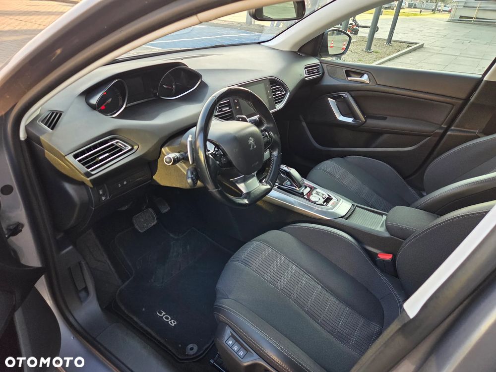 Peugeot 308 PureTech 130 GPF EAT8 Stop & Start Allure Business-Paket - 14