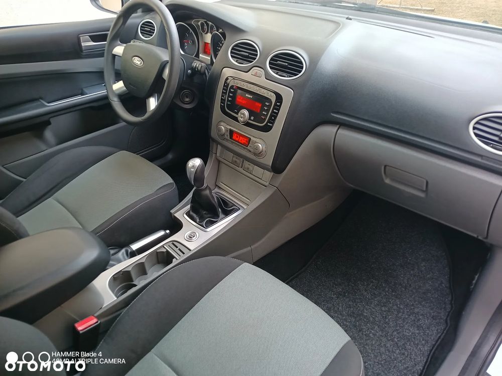 Ford Focus 1.8 Titanium - 19