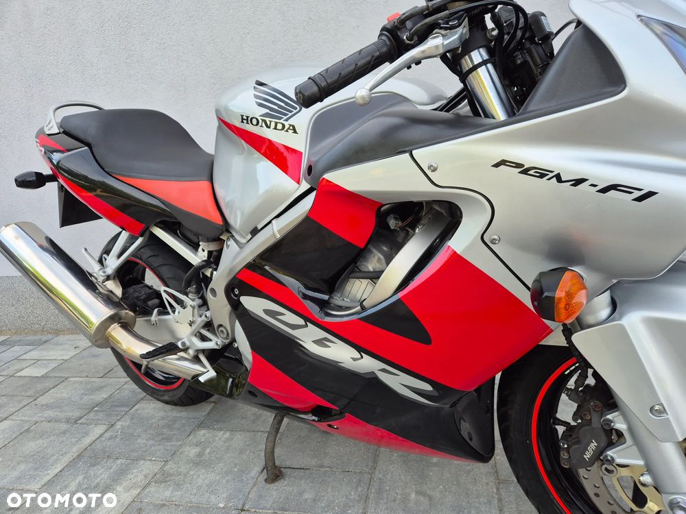 Honda CBR - 13