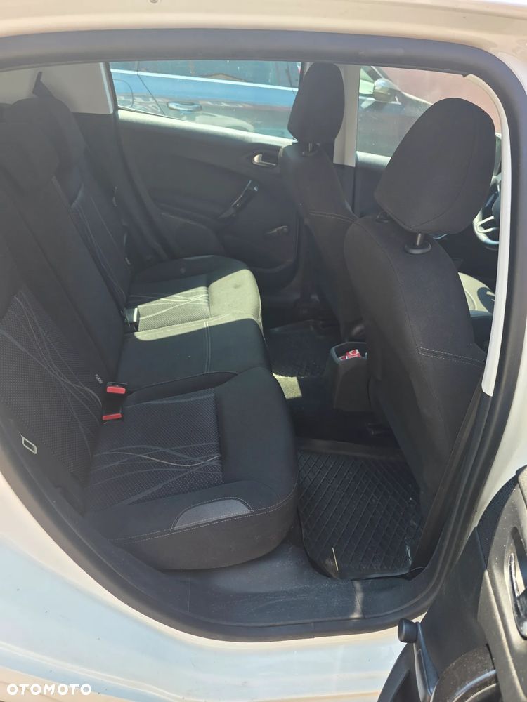 Peugeot 208 - 3