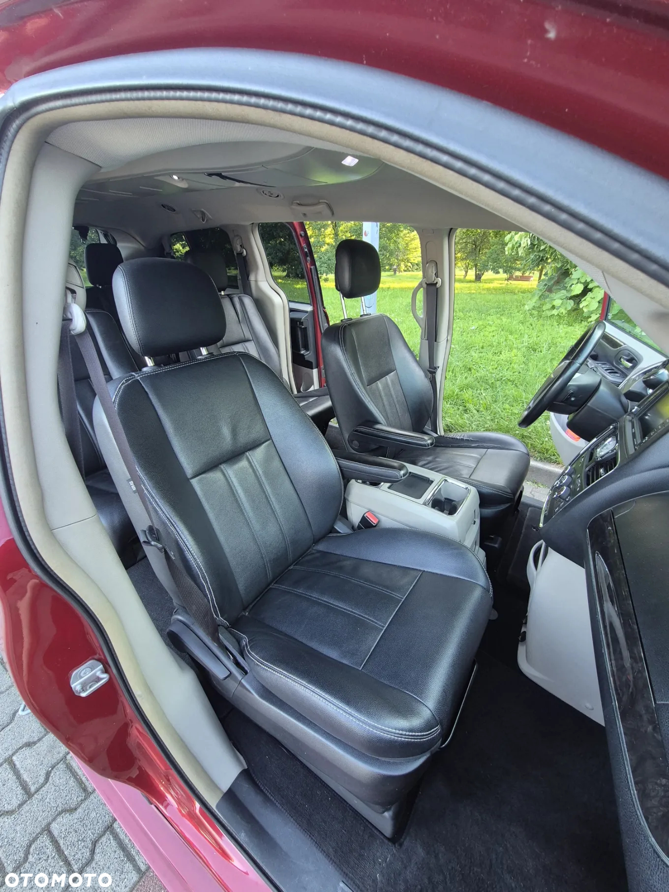Chrysler Town & Country - 14