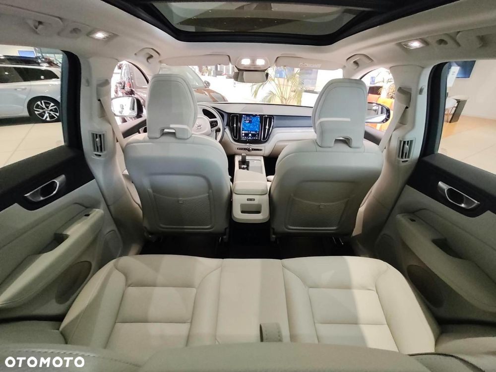 Volvo XC 60 B5 D AWD Plus Bright - 25