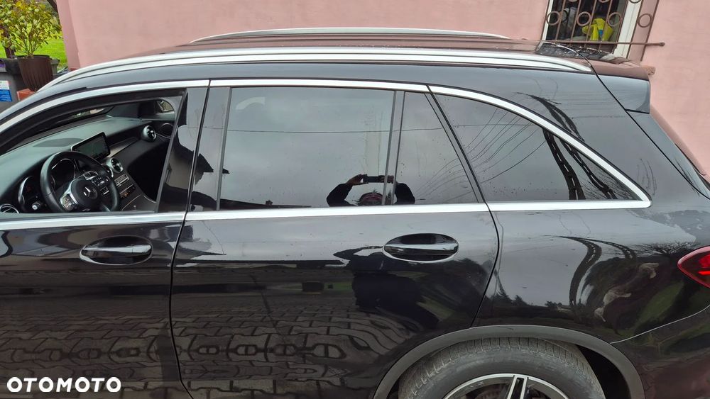 Mercedes-Benz GLC 220 d 4Matic 9G-TRONIC AMG Line Plus - 23