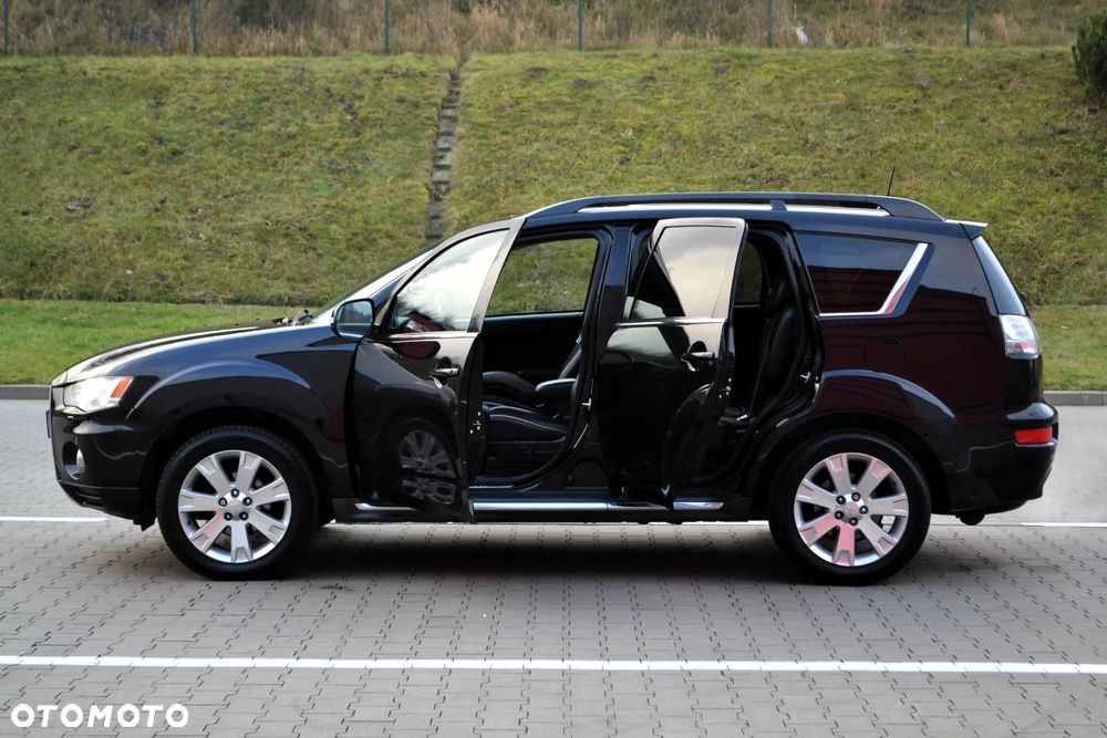 Mitsubishi Outlander 2.4 Intense + CVT - 25