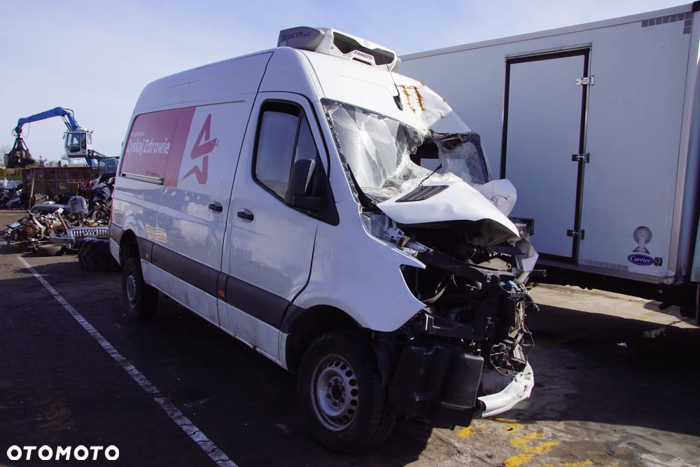 Auto na części - Mercedes Sprinter W907 314 CDI 2.1 CDI 143 KM 651958 711680 9147 2018R Silnik Skrzynia Drzwi Błotnik Szyba Lusterko Lampa Klamka Deska Kokpit Sterownik Moduł Czujnik Licznik Panel Kierownica - 1