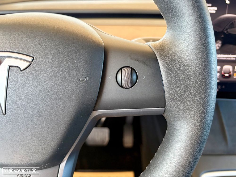 Tesla Model Y Long Range Dual Motor AWD - 12