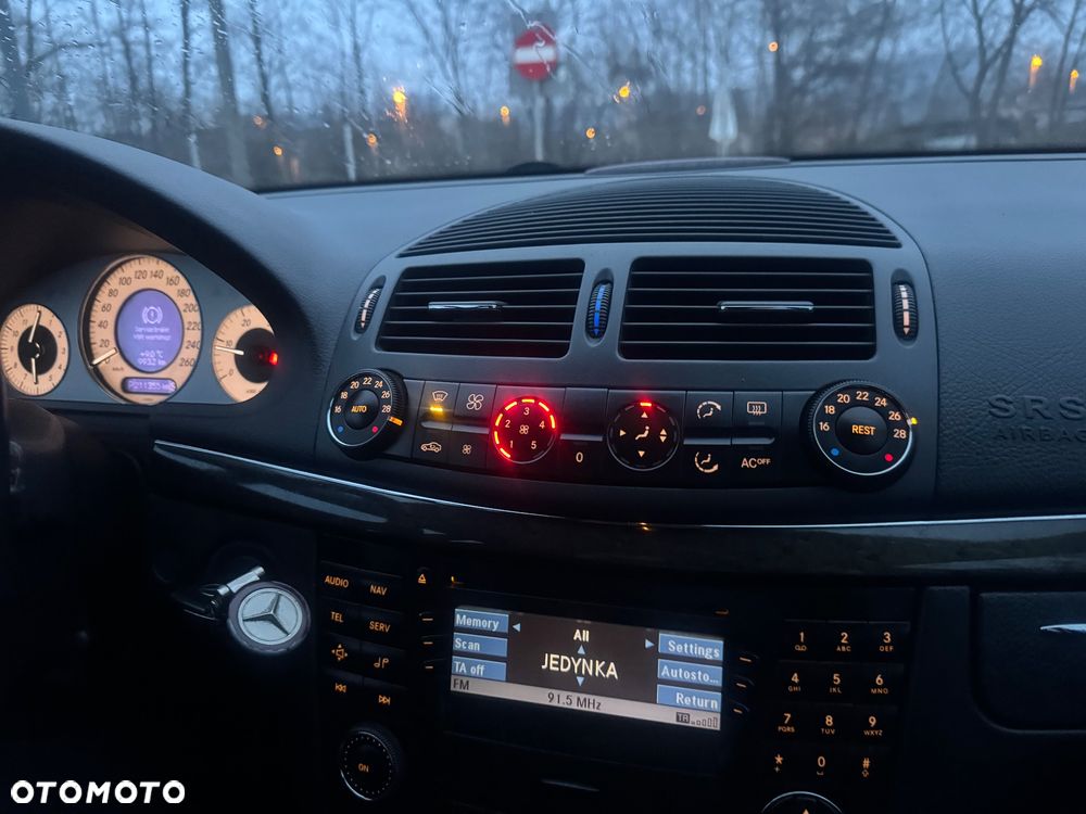 Mercedes-Benz Klasa E - 16