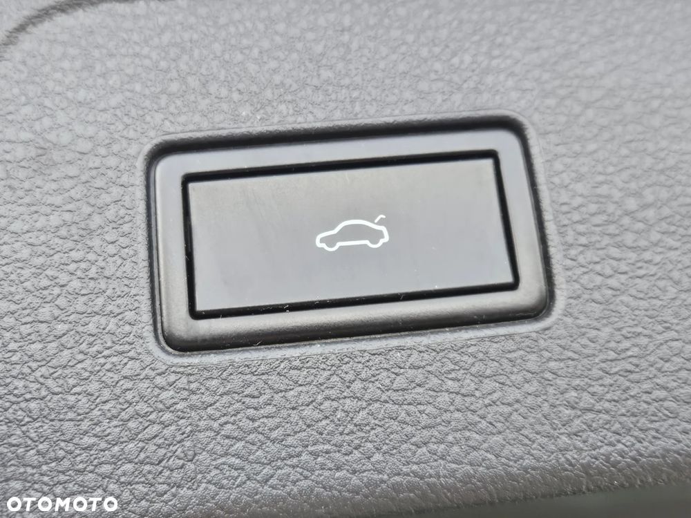 Volkswagen Passat Variant 2.0 TDI SCR 4Motion DSG Highline - 19