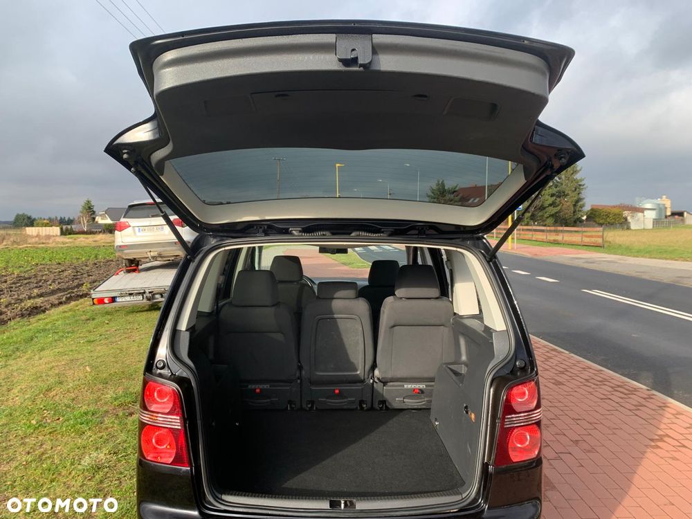 Volkswagen Touran 2.0 TDI DPF Comfortline - 27