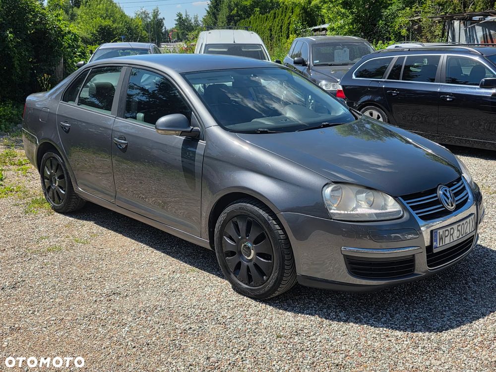 Volkswagen Jetta - 4