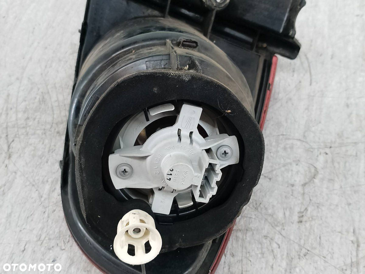 LAMPA TYLNA LEWA SEAT ALTEA 5P0945095E  HATCHBACK - 6