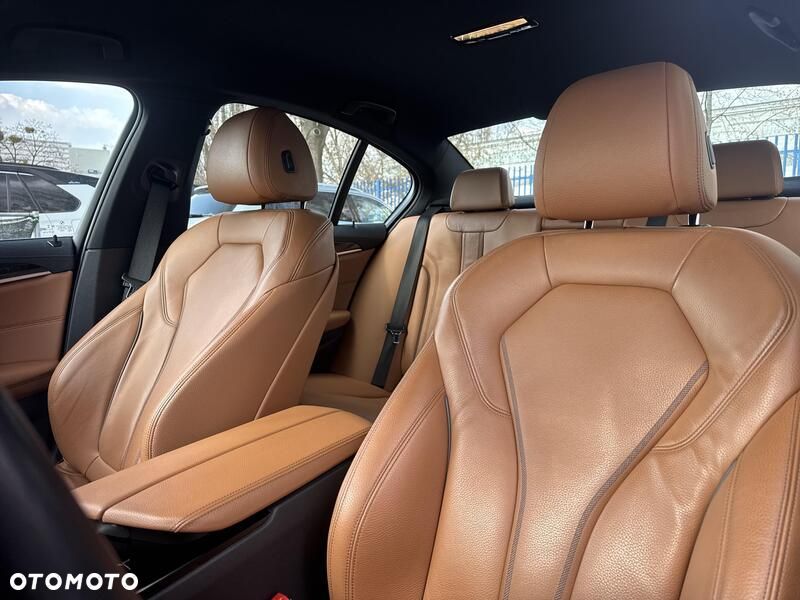 BMW Seria 5 518d mHEV - 17