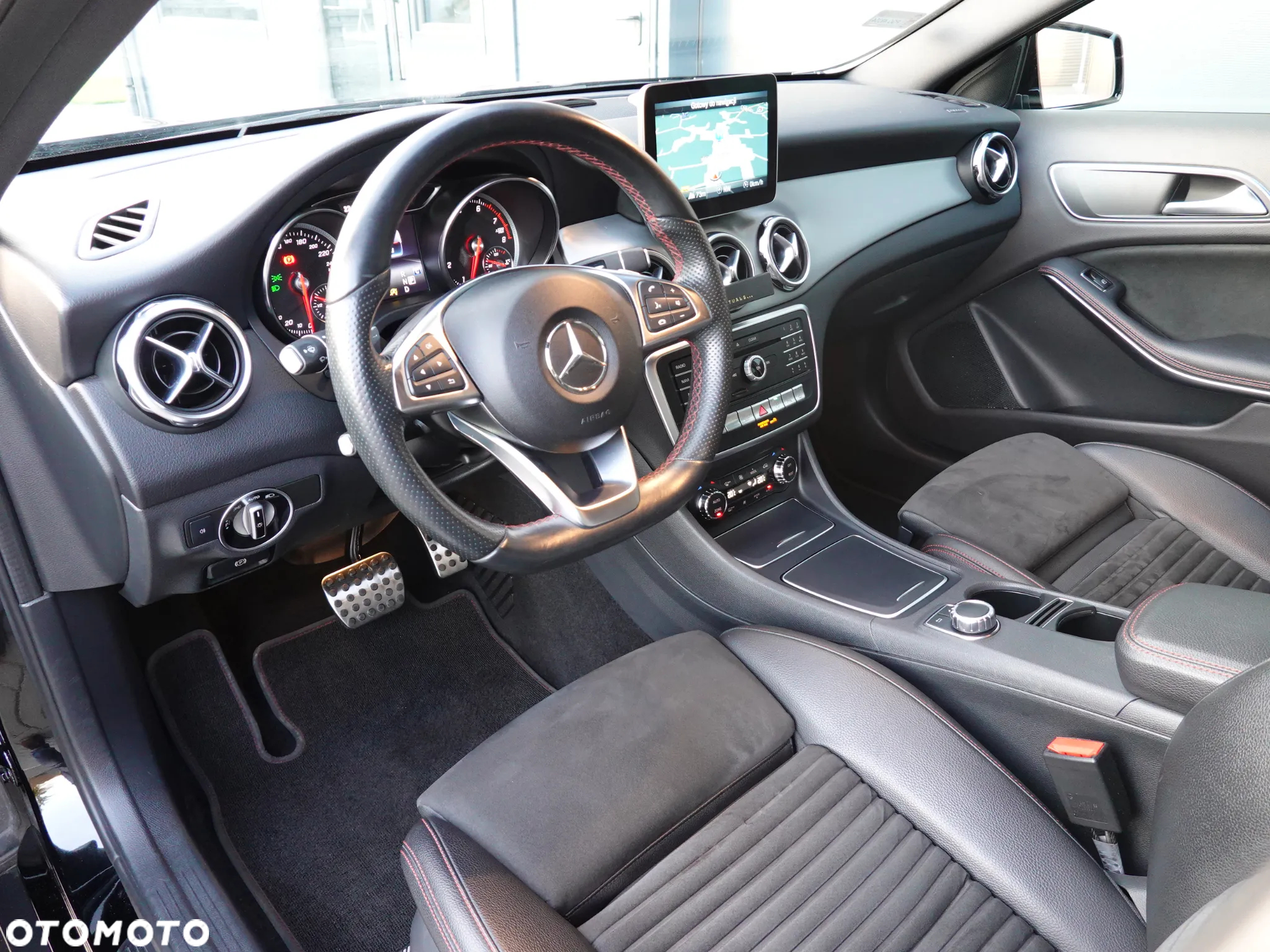 Mercedes-Benz GLA 200 7G-DCT AMG Line - 11