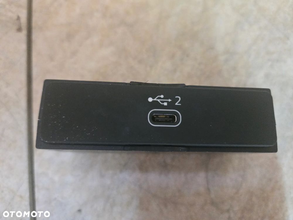 AUDI A4 A5 PRZYŁĄCZE PORT USB C GNIAZDO 8W0035708A - 3