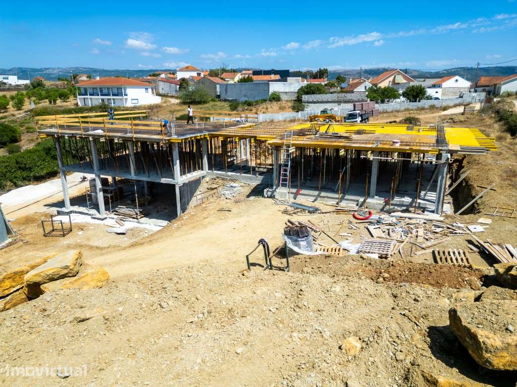Moradia T4 moderna em construção com piscina em Évora de Alcobaça - Grande imagem: 4/30