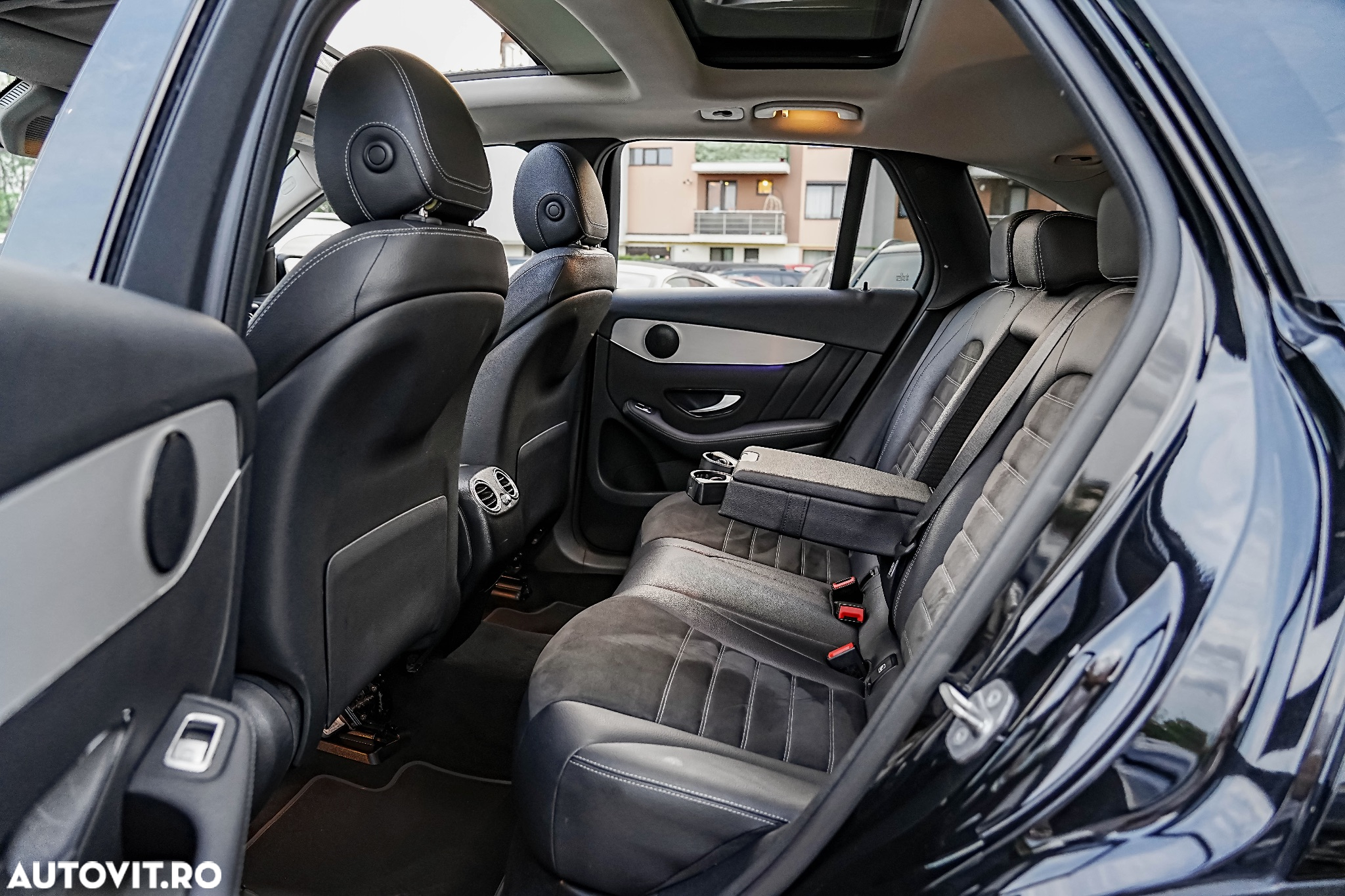 Mercedes-Benz GLC 300 e 4Matic 9G-TRONIC AMG Line Plus - 25