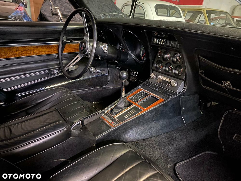 Chevrolet Corvette - 4