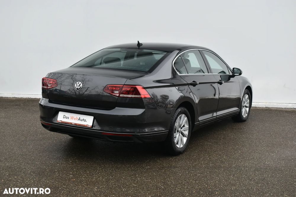 Volkswagen Passat - 13