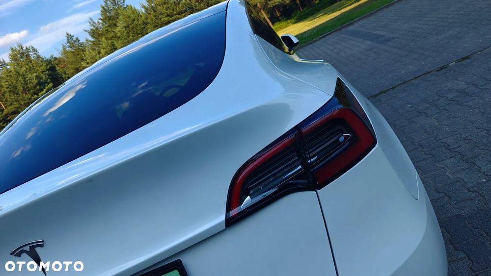 Tesla Model Y Long Range Dual Motor AWD - 9