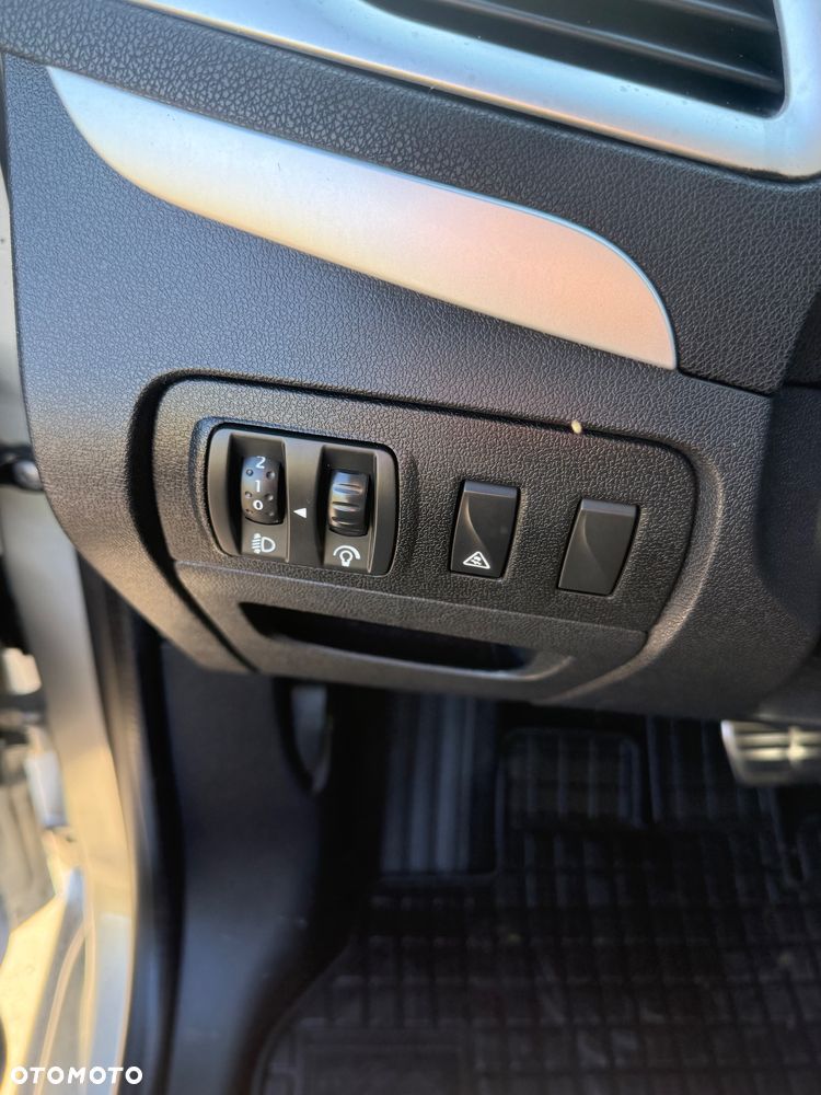 Renault Scenic dCi 110 EDC Paris - 19