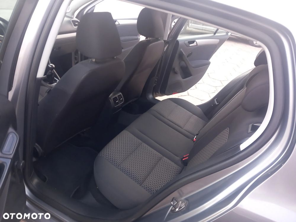 Volkswagen Golf - 22