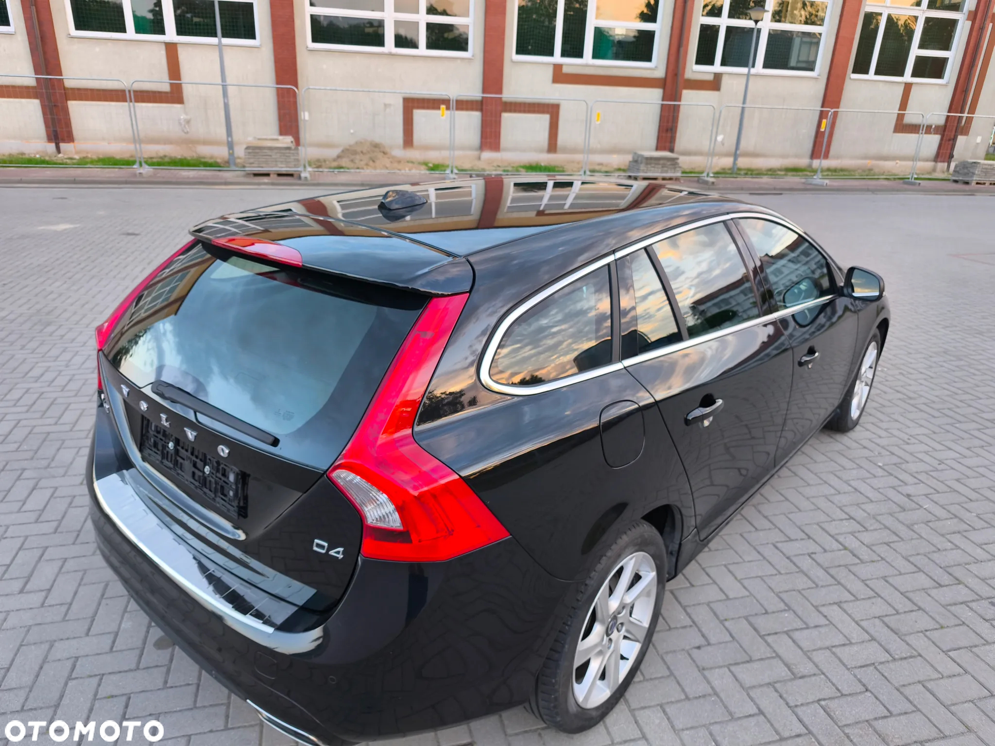 Volvo V60 D4 Drive-E Momentum - 14