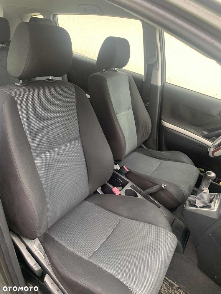 Toyota Corolla Verso - 8