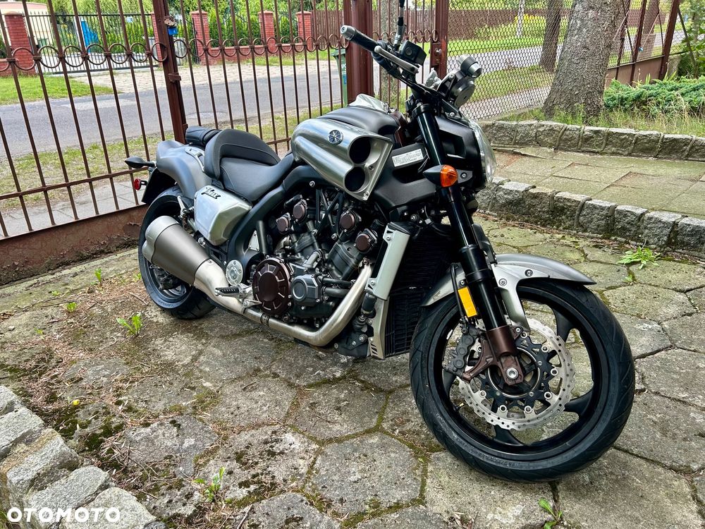 Yamaha V-MAX - 4