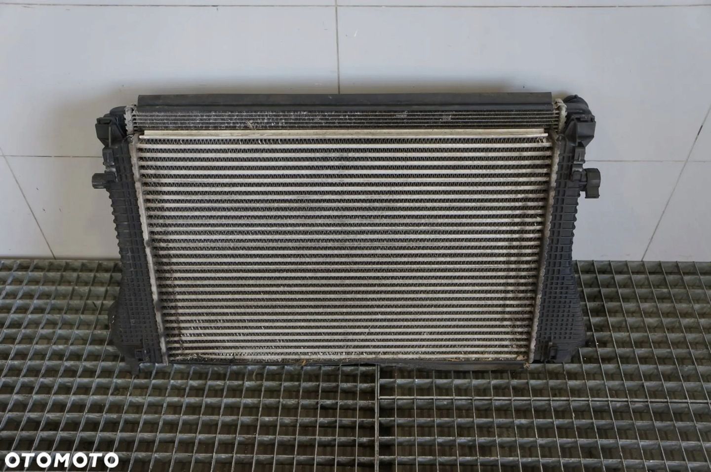 CHŁODNICA WODY PŁYNU INTERCOOLER AUDI TT 8S MK3 2.0 TFSI 5Q0145803N - 1