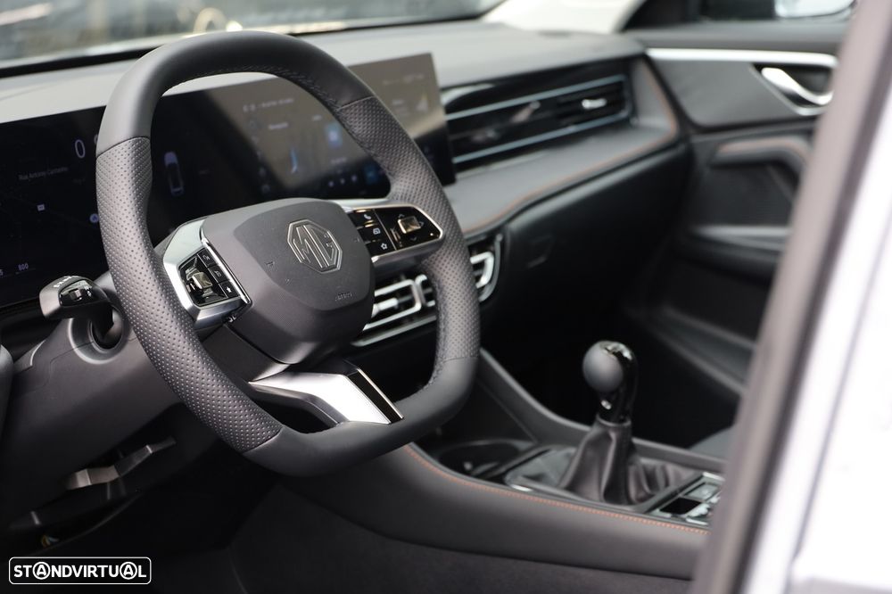 MG HS 1.5 T Luxury AT - 16