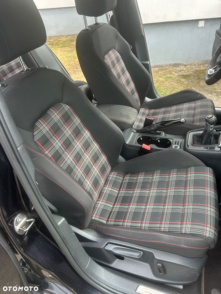 Volkswagen Golf - 17