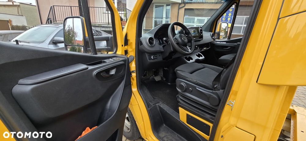Mercedes-Benz Sprinter 319 - 10