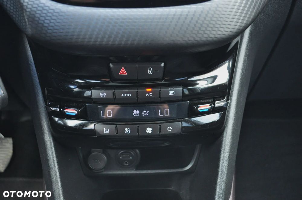 Peugeot 2008 BlueHDi 100 STOP & START Allure - 22