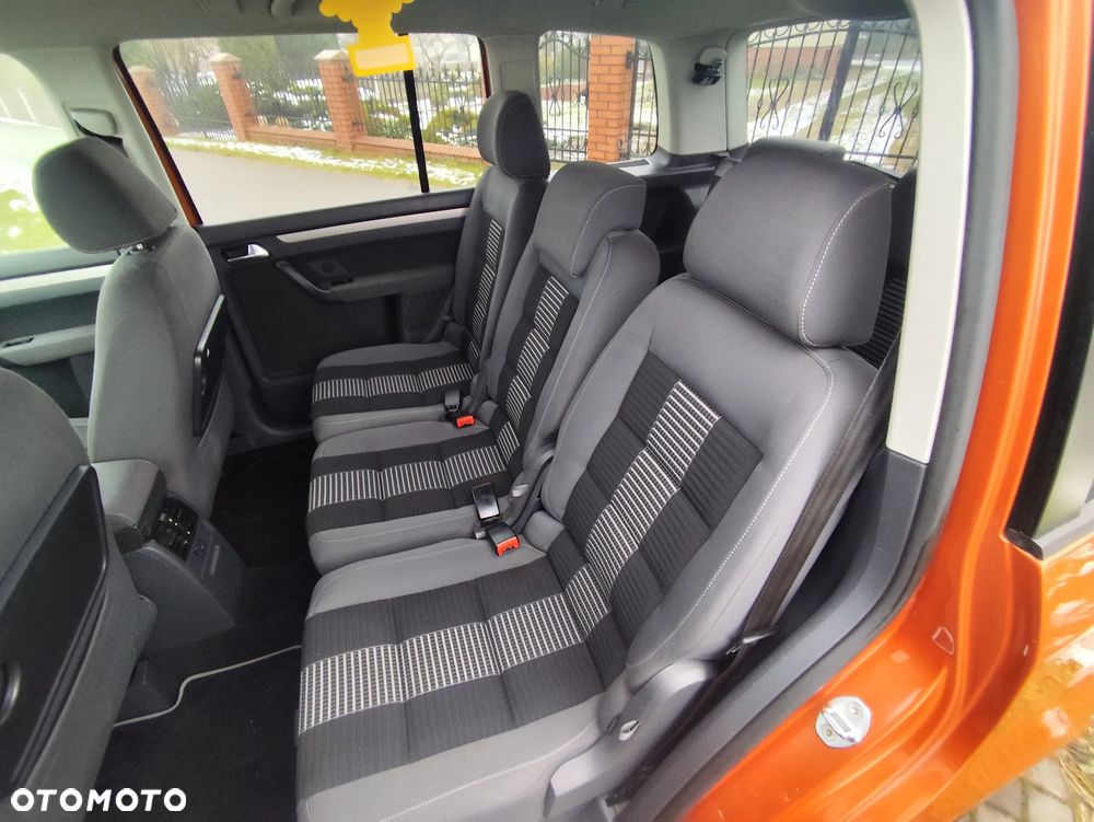 Volkswagen Touran 2.0 TDI Trendline DSG - 38