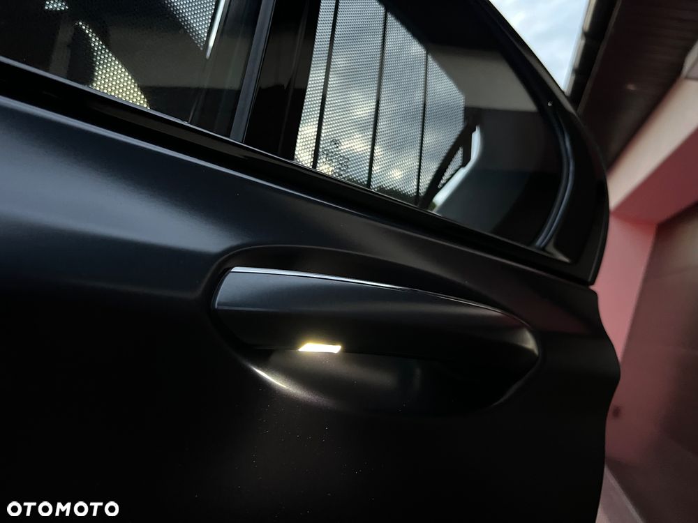 BMW Seria 7 740d xDrive - 38