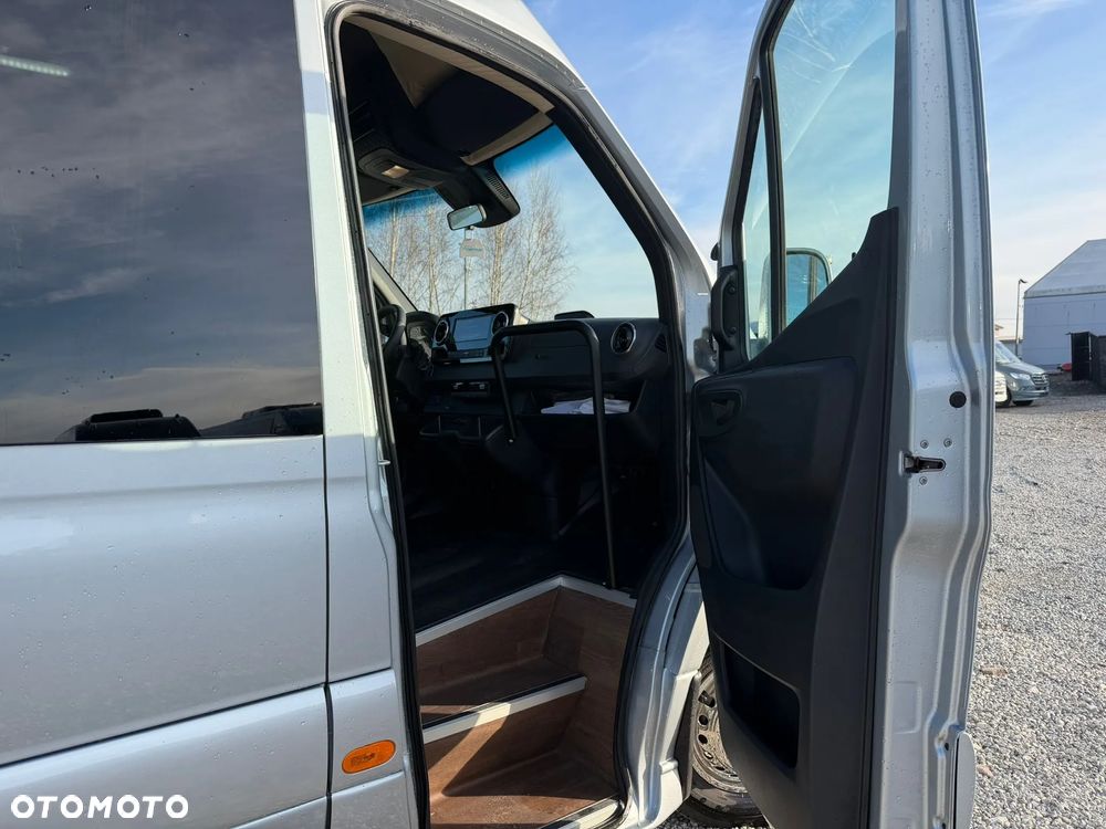 Mercedes-Benz Sprinter 519 - 19