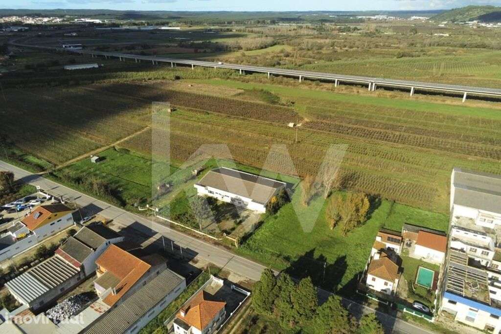 Armazem/Fábrica 737m2 | Terreno 40.000m2 | Estrada Nacional 8-5 |1987| - Grande imagem: 3/39