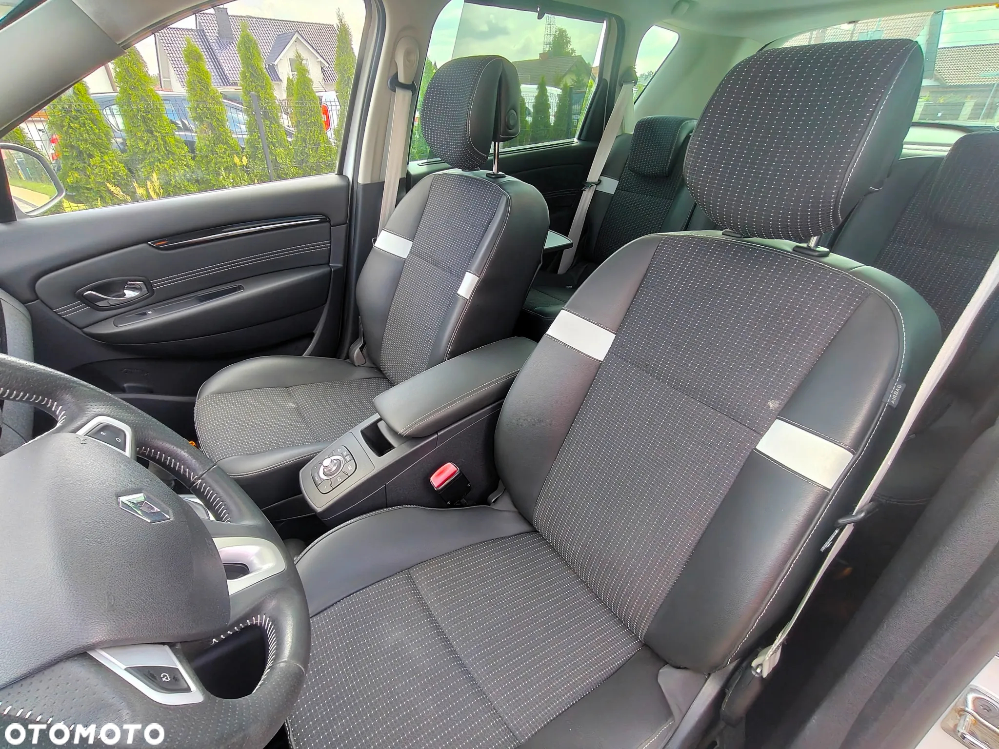 Renault Scenic TCe 130 Bose Edition - 18